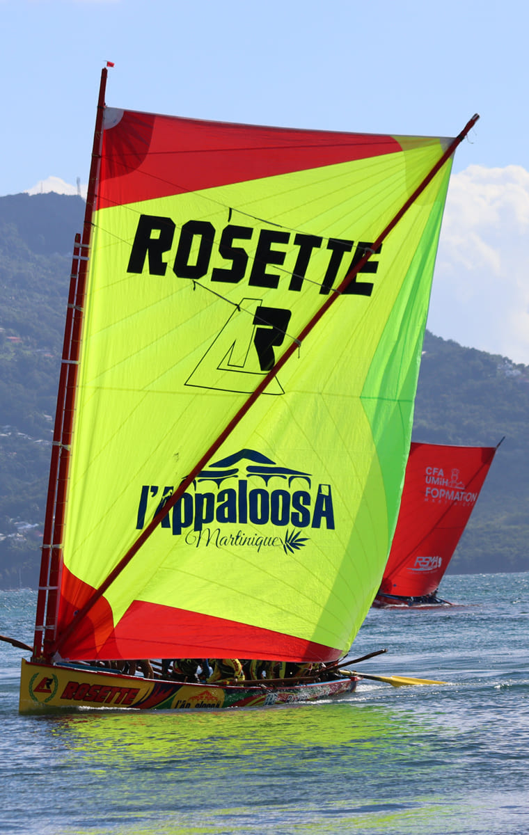 Yole Rosette au premier plan et GFA Caraïbes en arrière plan