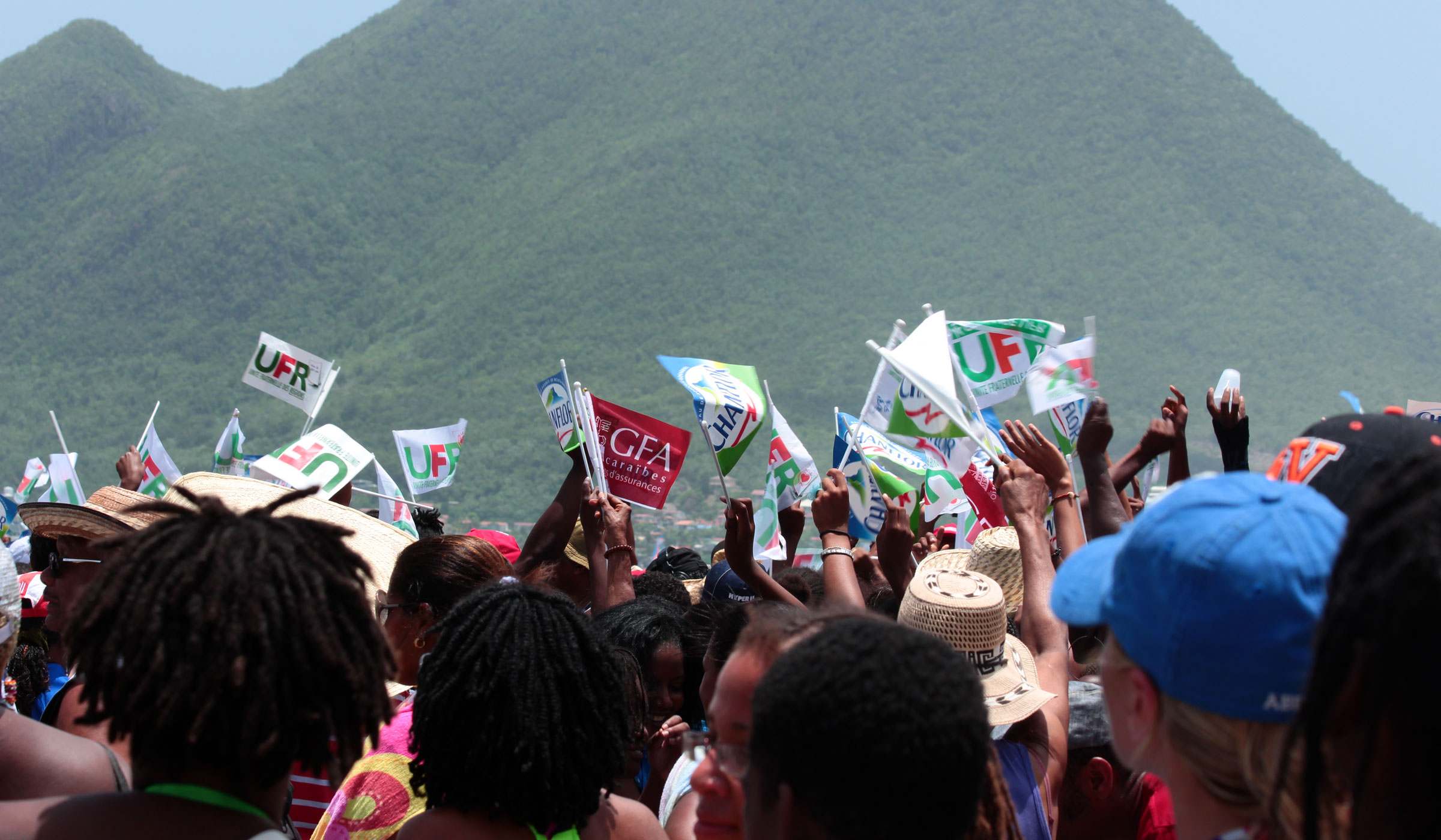 Effervescence during the arrival of a stage of the Tour de Martinique des Yoles Rondes