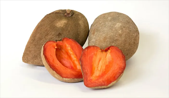 Sapote coupée en deux