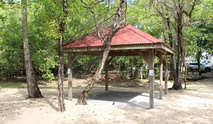 Carbet à l'Anse Désert / Fond Larion