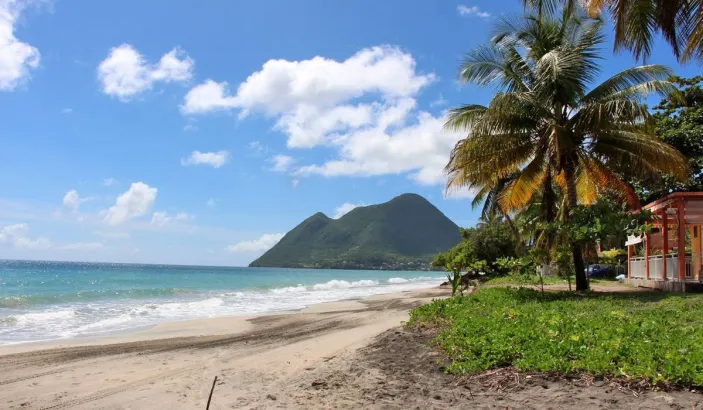 Rocher du Diamant vu depuis la plage de l'Anse Diamant