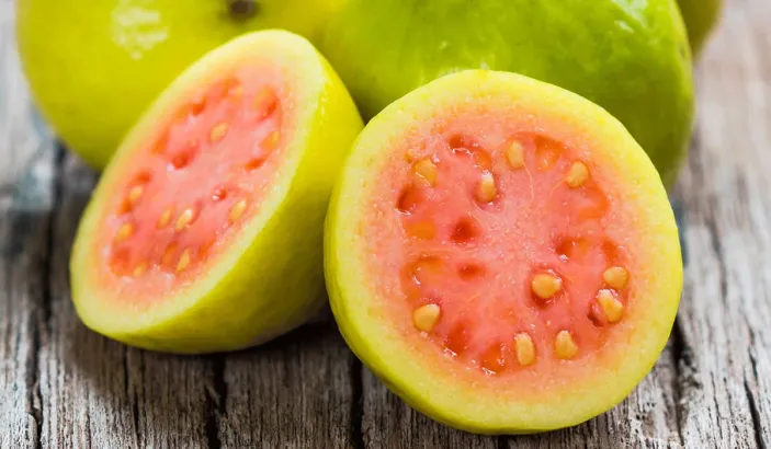 Goyaves coupées en deux