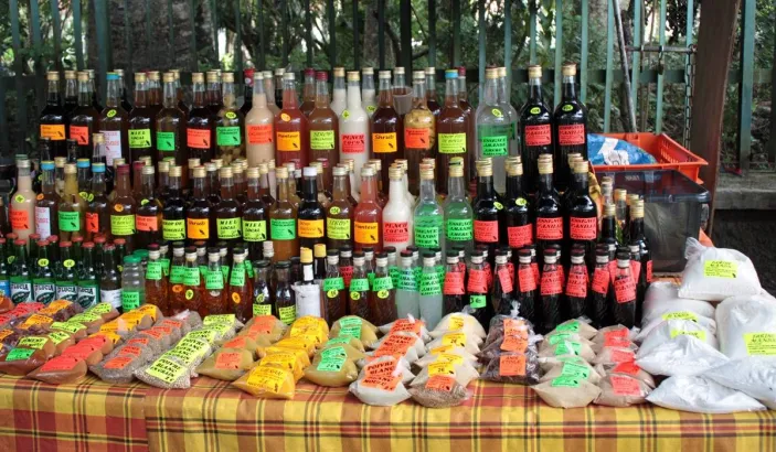 Liqueurs en vente au marché de Fort de France
