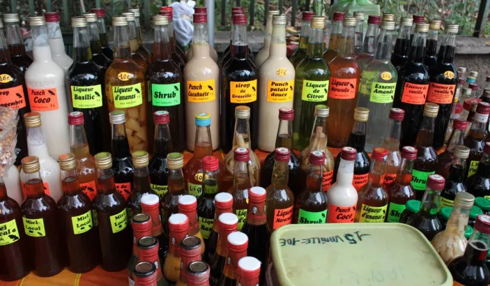 Liqueur en vente au marché de Fort de France