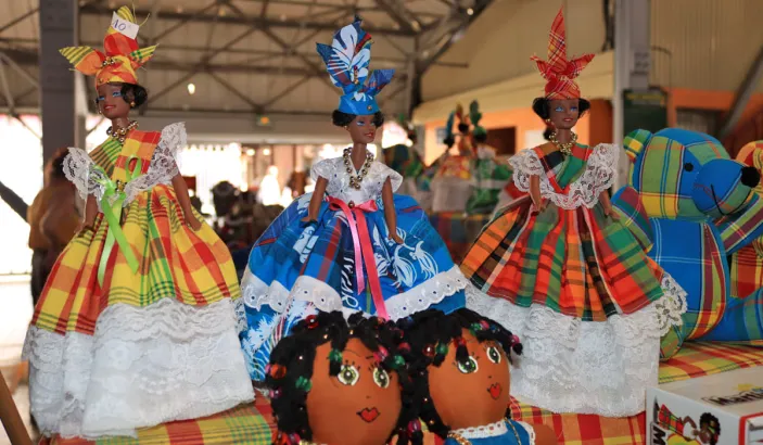 Poupées avec des tenues martiniquaises