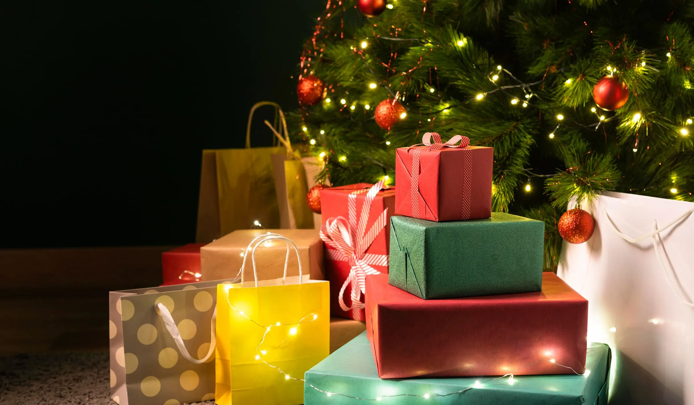 Christmas tree with wrapped presents