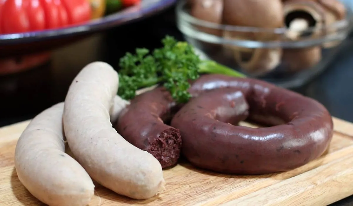Red and white pudding